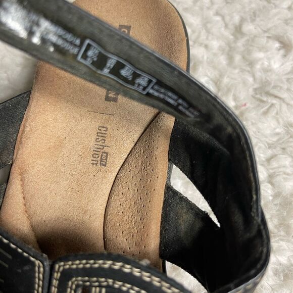 Clarks leather dark Brown strap sandals hook and loop Velcro strap.SZ11 . - Picture 9 of 9
